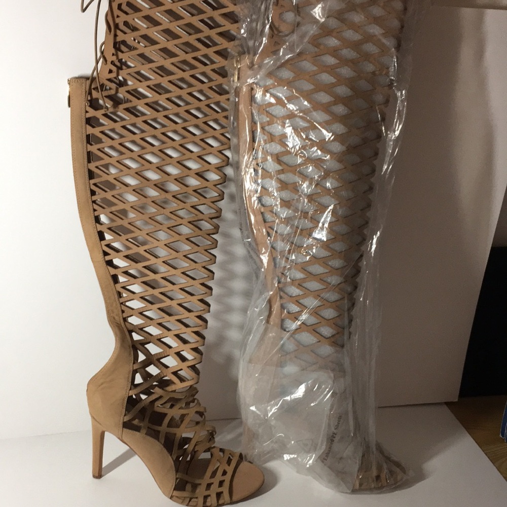 VINCE CAMUTO